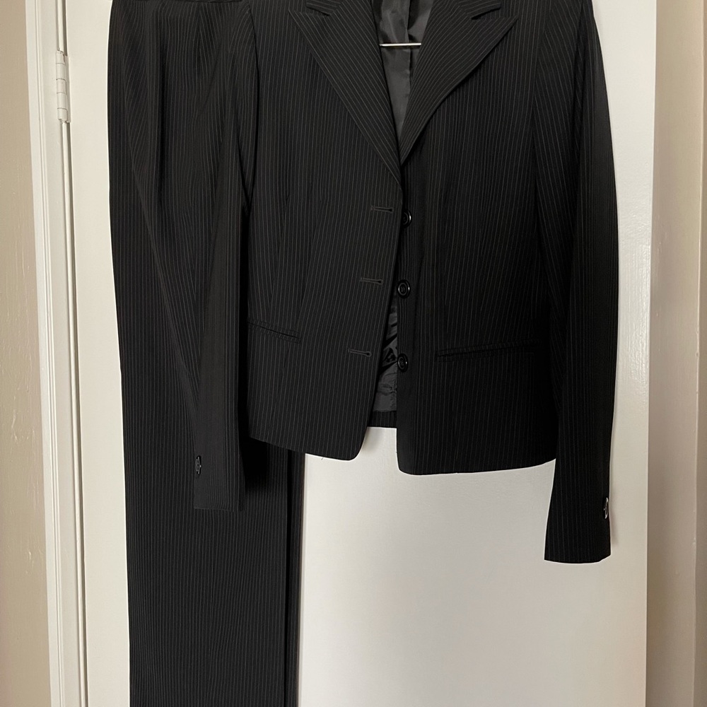 Kasper 2 pc suit, Black, size 4